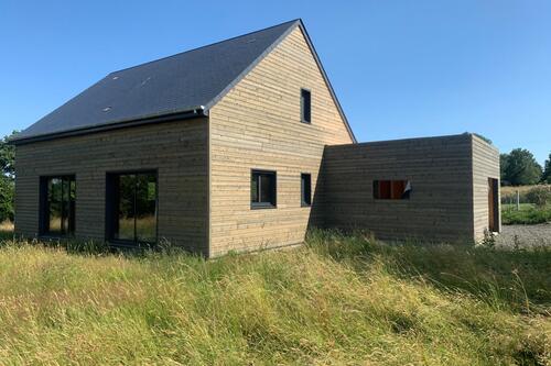 Construction d’une petite maison dans la prairie, dans le Calvados